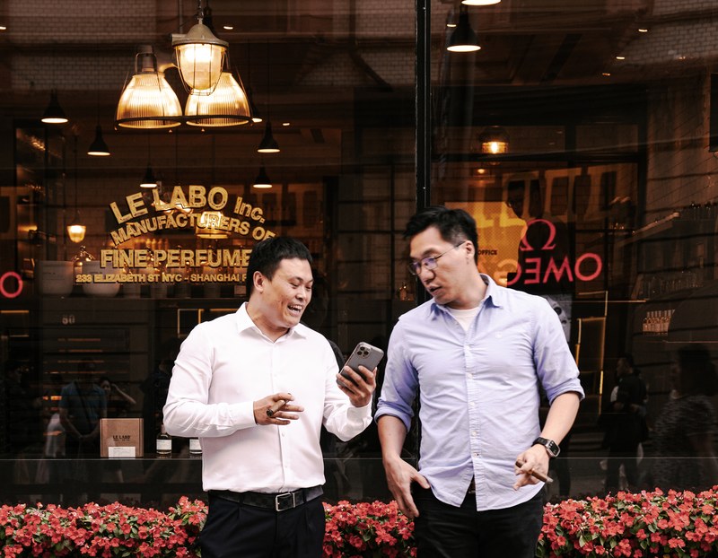 A pair outside a cafe.